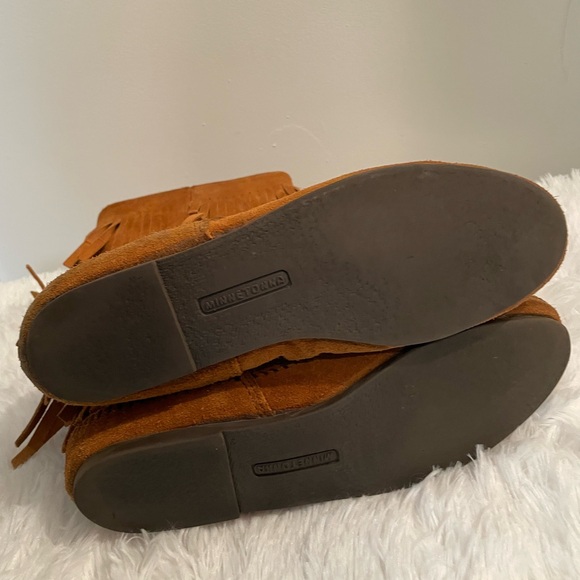 Minnetonka Fringe Boots - Picture 6 of 6